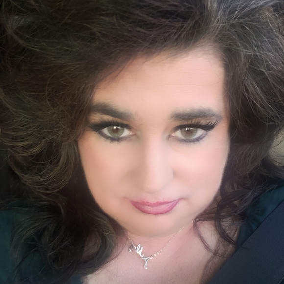 Meet your Posher, Ashley - Picture 2 of 2